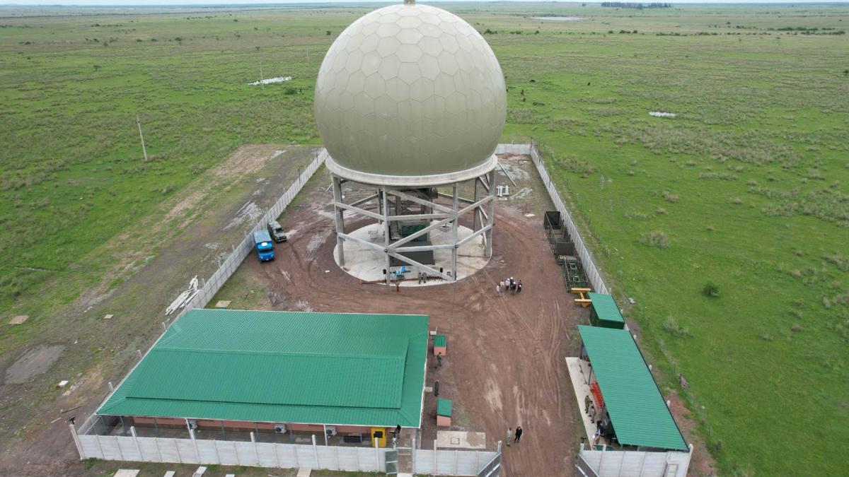 defensa-inauguro-un-nuevo-radar-de-control-y-vigilancia-aeroespacial-fabricado-por-invap