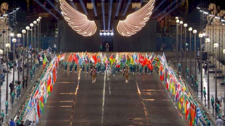 una-impactante-ceremonia-puso-en-marcha-los-juegos-olimpicos-de-paris-2024:-mas-de-6500-atletas-en-escena