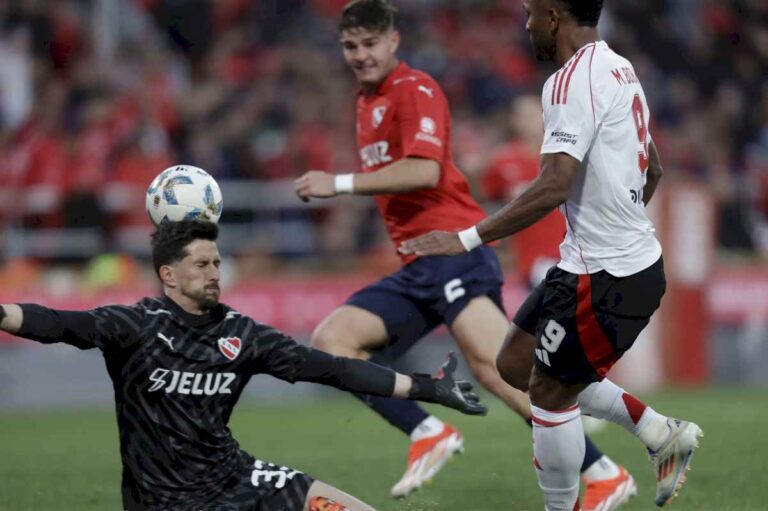 river-no-pudo-ganar-ni-jugando-80-minutos-con-uno-mas;-independiente-lucho-por-un-0-0-que-termino-mereciendo