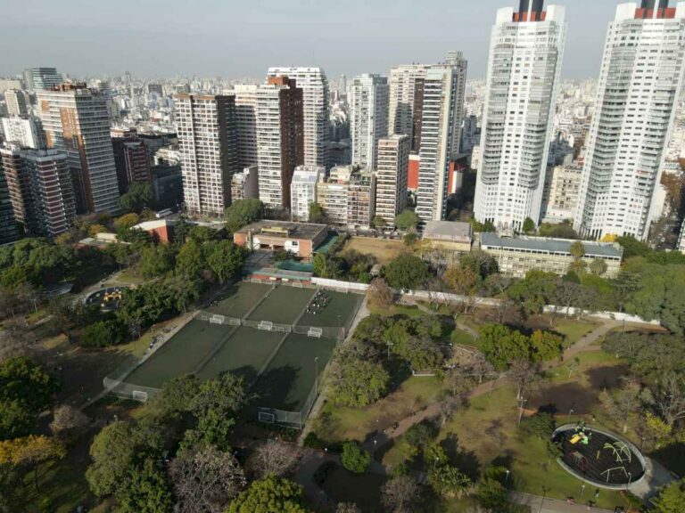 la-microzona-de-recoleta-que-es-una-burbuja-y-donde-conviene-comprar-departamentos-viejos-para-refaccionar