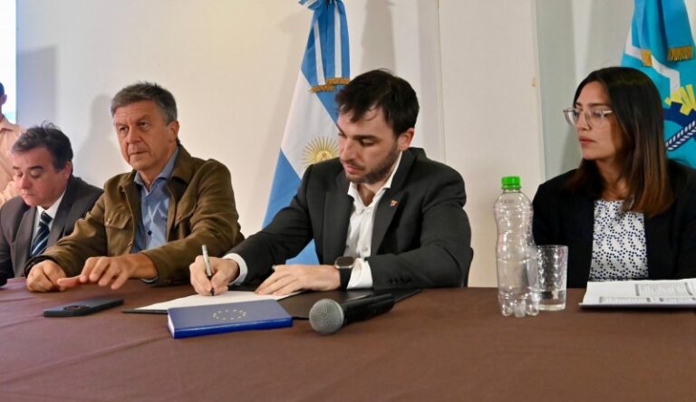 Chubut eliminó 168 cargos políticos y anunció limpieza de ñoquis