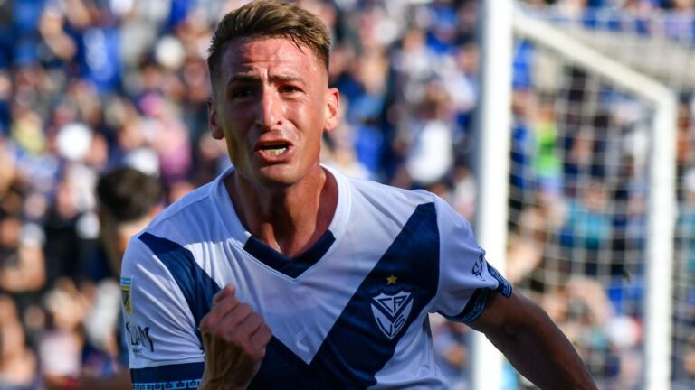 Vélez empató con Godoy Cruz y sigue en lo más alto