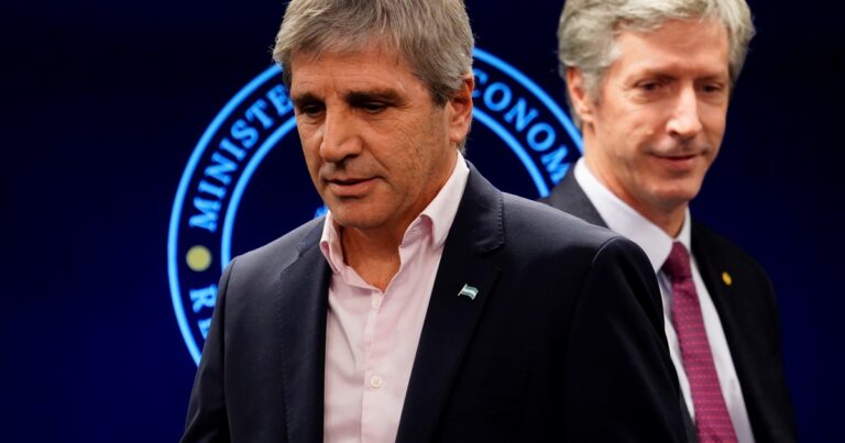 Los bancos piden flexibilizar las restricciones para dar créditos en dólares, pero el Central se resiste