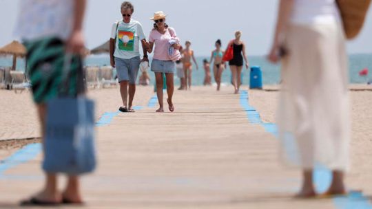 Vacaciones de verano: el 42% de los argentinos apuesta por destinos nacionales fuera de su provincia