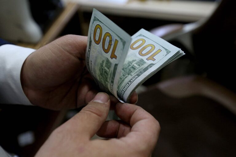 Dólar hoy: se borra la brecha entre el MEP y el tipo de cambio minorista