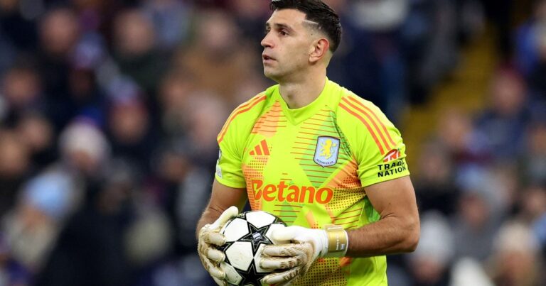 Con el Dibu desde el arranque, Aston Villa visita a Leipzig