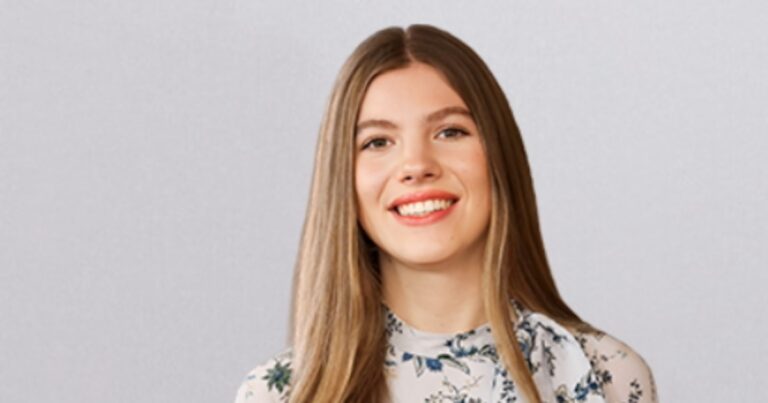 La prensa francesa desvela por qué la infanta Sofía debutó en su primer acto en solitario con un evento fotográfico