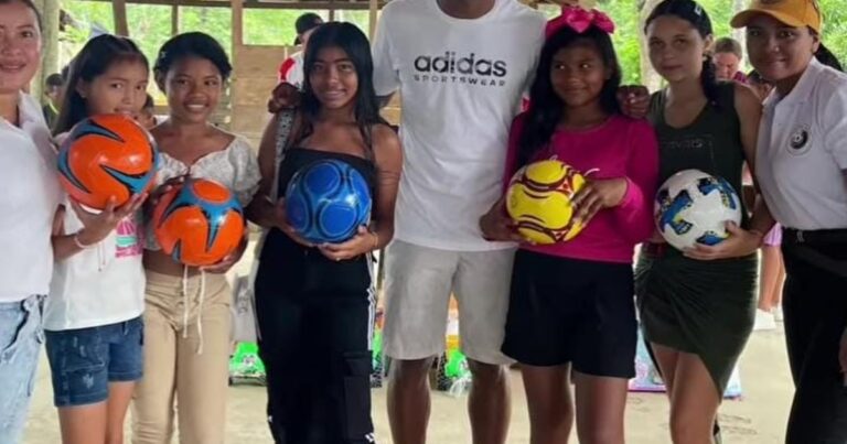 Video: el lindo gesto de Borja con los chicos más necesitados en Colombia