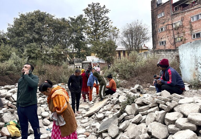 Al menos 32 muertos por un terremoto de magnitud 6,8 en el oeste de China