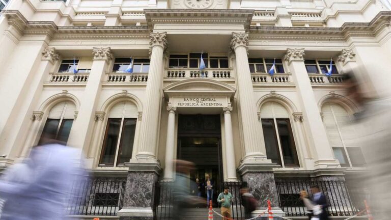 El Banco Central quemó USD 619 millones para sostener al dólar paralelo
