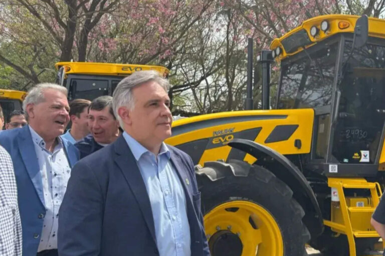 La doble vara de Llaryora: pide menos retenciones, sube el Impuesto Rural un 180%