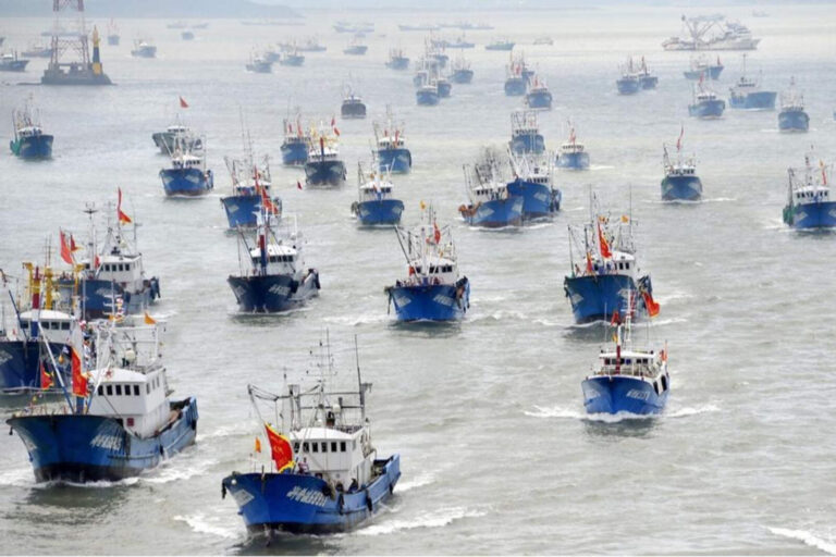 China usa barcos con banderas falsas para robar los recursos del Mar Argentino