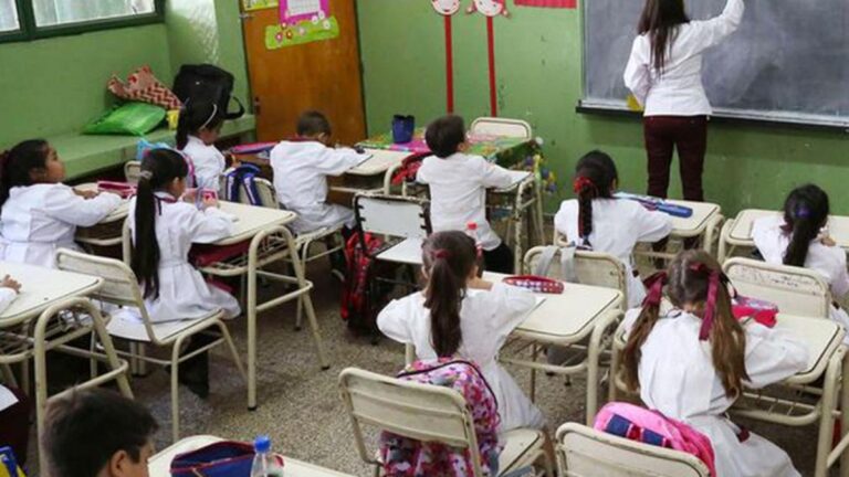 Paro docente: se reúne la mesa del salario mínimo
