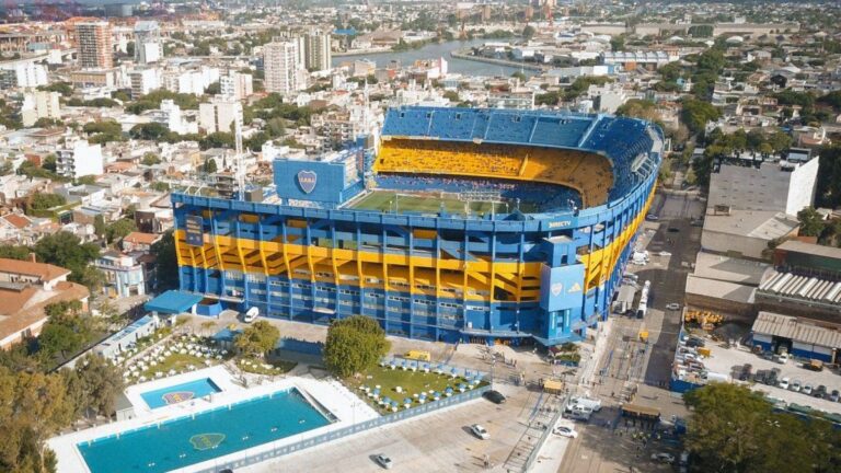 Llegó a jugar en Boca, pero por problemas económicos terminó fumigando edificios
