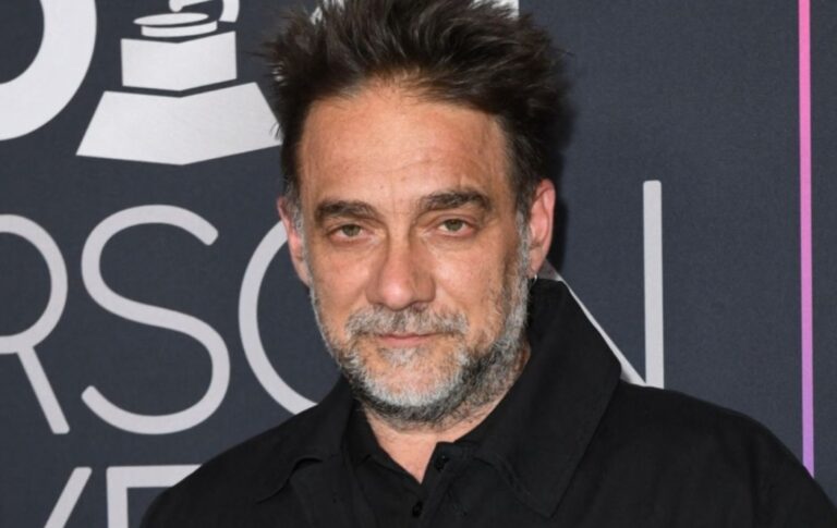 Quién es el famoso músico que tiene aterrados a sus vecinos: No sabe estacionar y choca a