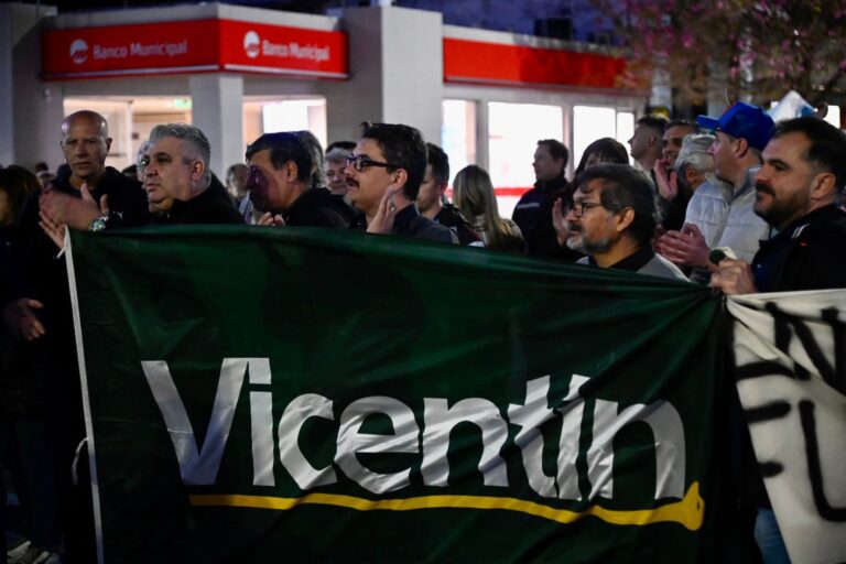 Detienen a dos altos exejecutivos y uno está prófugo