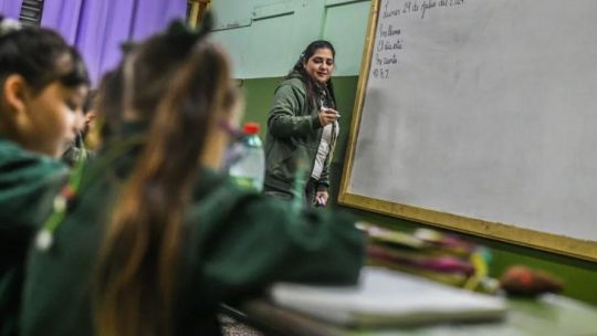 El Gobierno aumentó a $500.000 el salario mínimo docente a nivel nacional