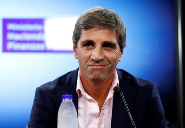 Empresarios criticaron la baja de impuestos a textiles y calzado anunciada por Caputo