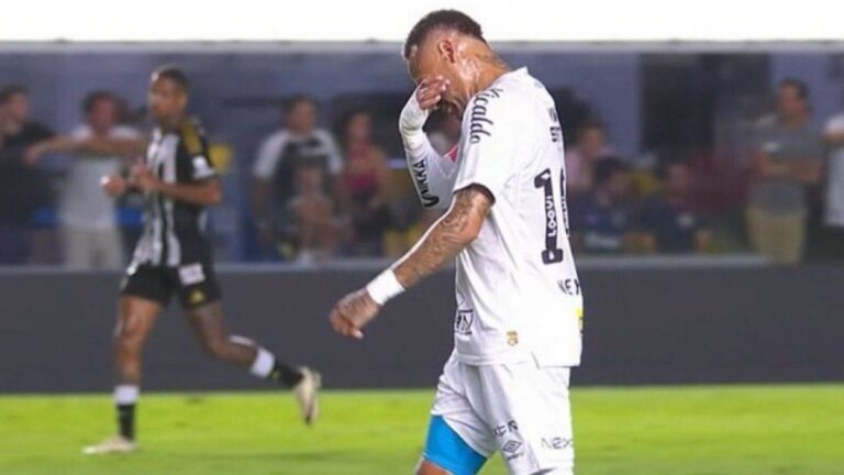 Neymar se volvió a lesionar y se retiró llorando en su partido 100 con Santos