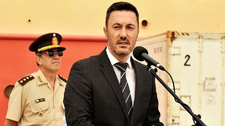 Pedirán la interpelación de Luis Petri por entrenamiento antidisturbios de la Armada Argentina