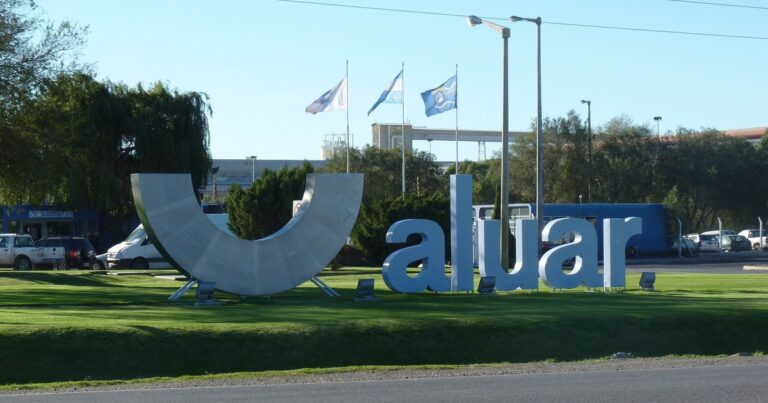 Aluar traslada la baja de impuestos a sus precios y los recorta un 25%