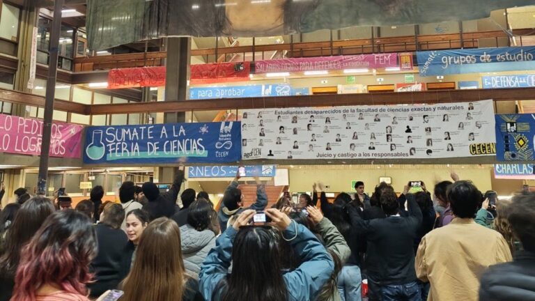 La impresionante bandera de Cristina Kirchner desplegada dentro de Ciudad Universitaria
