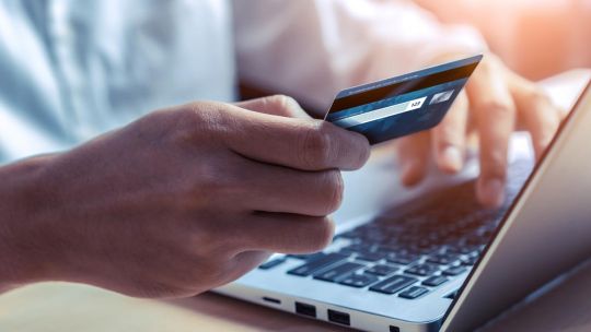 Aguinaldo de junio 2025: el 30% de los trabajadores lo usará para pagar gastos comunes y servicios