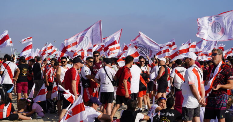 River invadió Los Ángeles: impactante banderazo enlaplaya