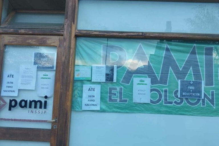 Kirchneristas tomaron una sede del PAMI en El Bolsón para protestar por Cristina