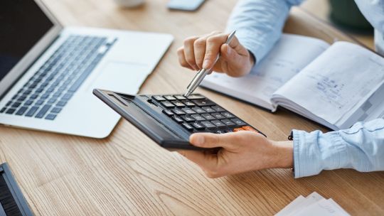 El Gobierno bajó las tasas de interés de las deudas impositivas y aduaneras con ARCA