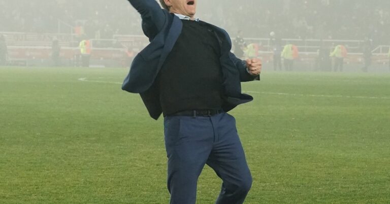 Barros Schelotto campeón con Vélez: «Meter, correr, jugar» y la bienvenida a un jugador de River?