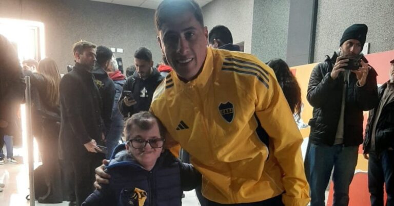 El tremendo gesto de Merentiel con un hincha de Boca lleno de sueños