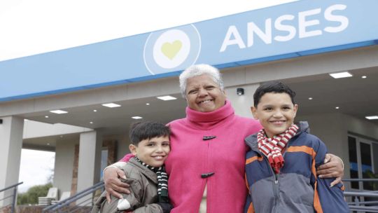 ANSES confirmó los nuevos montos de AUH y Tarjeta Alimentar en agosto