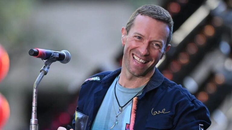 La pareja viral del recital de Coldplay ahora tiene videojuego y hasta canción propia