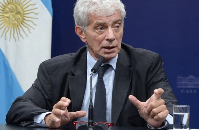 Cúneo Libarona atrapado ofreciendo favores judiciales a un exagente de la CIA acusado de abuso