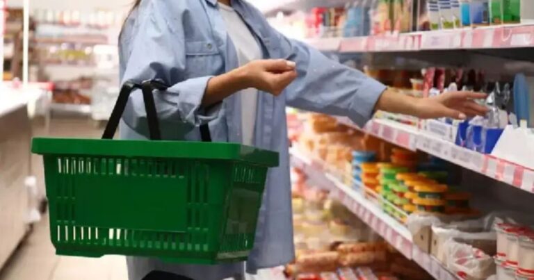 Tras el salto del dólar, llegan los aumentos. Subas de hasta 9% en alimentos, higiene y panificados