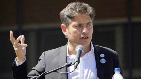 Kicillof contestó al fake replicado por Milei y Adorni: «Empiezan con las mentiras en redes, su especialidad»