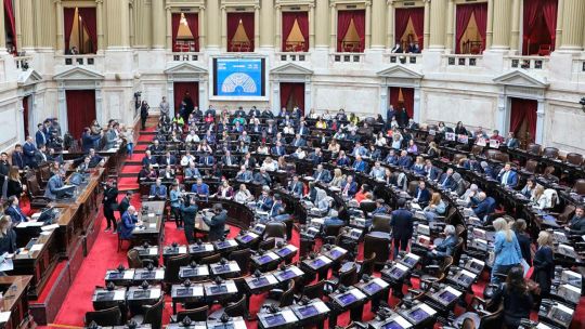 La oposición se une contra Milei tras la cadena nacional y lo conecta con la crisis de 2001