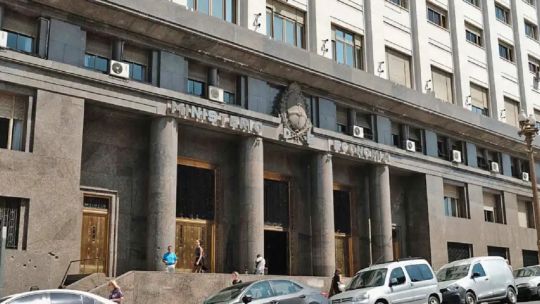 El Gobierno oficializó la reorganización del Ministerio de Economía