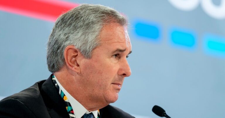 Por la devaluación y los pagos, en julio cayó fuerte la deuda pública en dólares