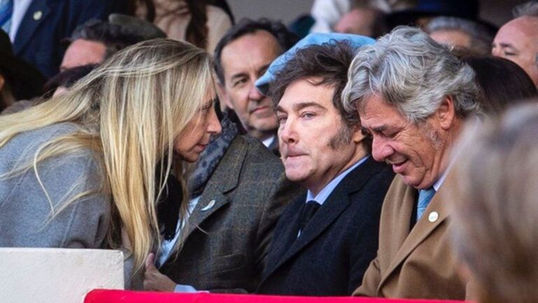 Denuncian a Javier Milei, su hermana Karina y otros funcionarios por recibir coimas de laboratorios