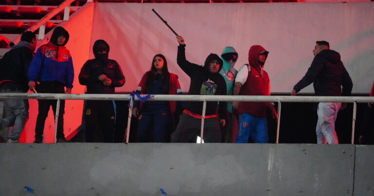 Los posteos de los futbolistas chilenos de Independiente tras los incidentes en la tribuna del Rojo: «Me siento destrozado»