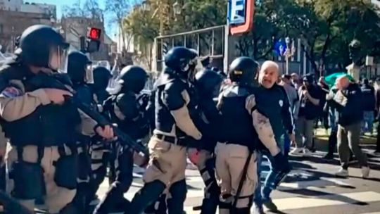 Tensión en el Congreso: Prefectura desalojó a manifestantes con el protocolo antipiquetes