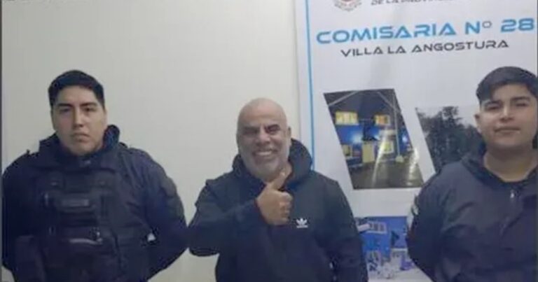 Mal momento para Chicho Serna en Villa La Angostura: sufrió un robo pero terminó con una sonrisa en la comisaría