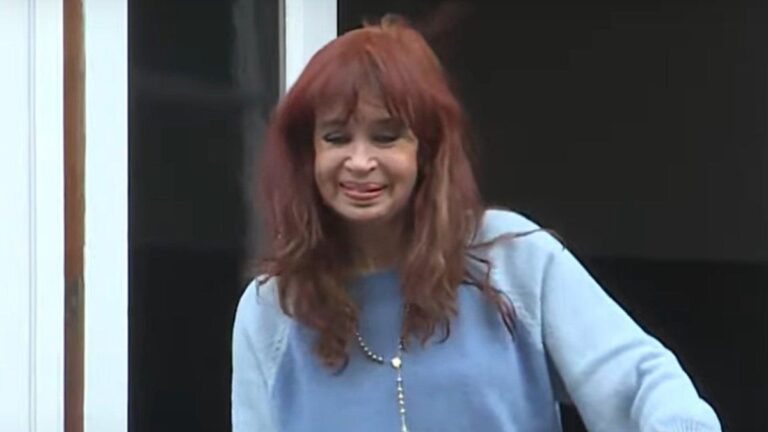 Cristina Kirchner volvió a sorprender a sus seguidores desde el balcón: el video