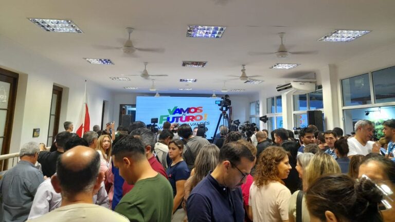Elecciones 2025 en Corrientes EN VIVO: el radicalismo festeja a la espera de los primeros números y hay expectativa opositora