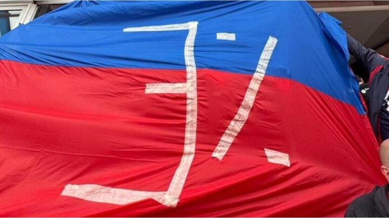 La curiosa bandera que desplegó la hinchada de San Lorenzo: es por las coimas en ANDIS?