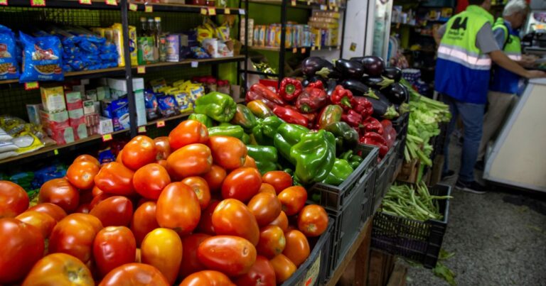 La mesa de los argentinos: la impresionante brecha de precio que hay entre una dieta de estándar y comer sano