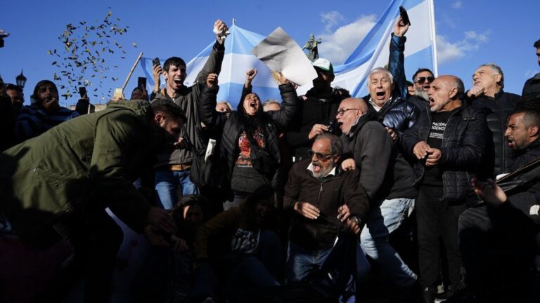 La emotiva reacción de discapacitados y sus familiares tras el rechazo al veto de Javier Milei en el Senado