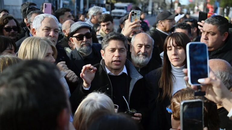 Axel Kicillof cerró la campaña electoral bonaerense: «Javier Milei le puso una latita al país para venderlo»